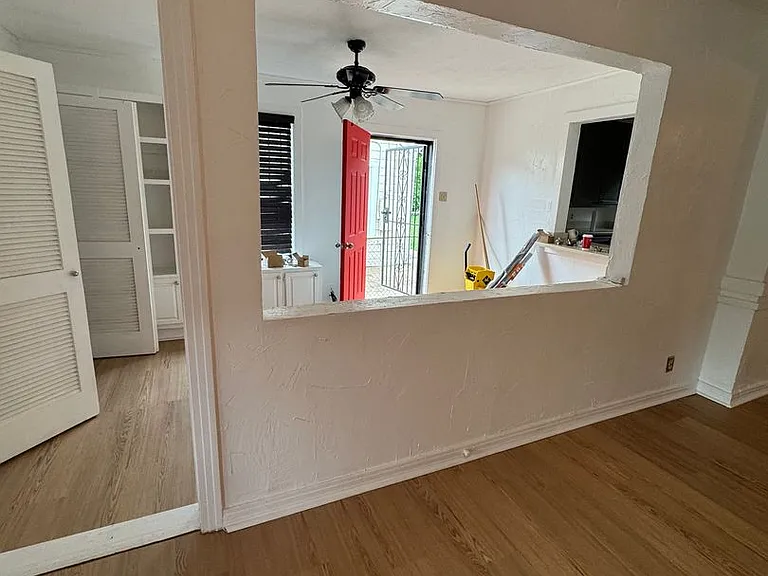 1037 Colvin Ave — Photo 5