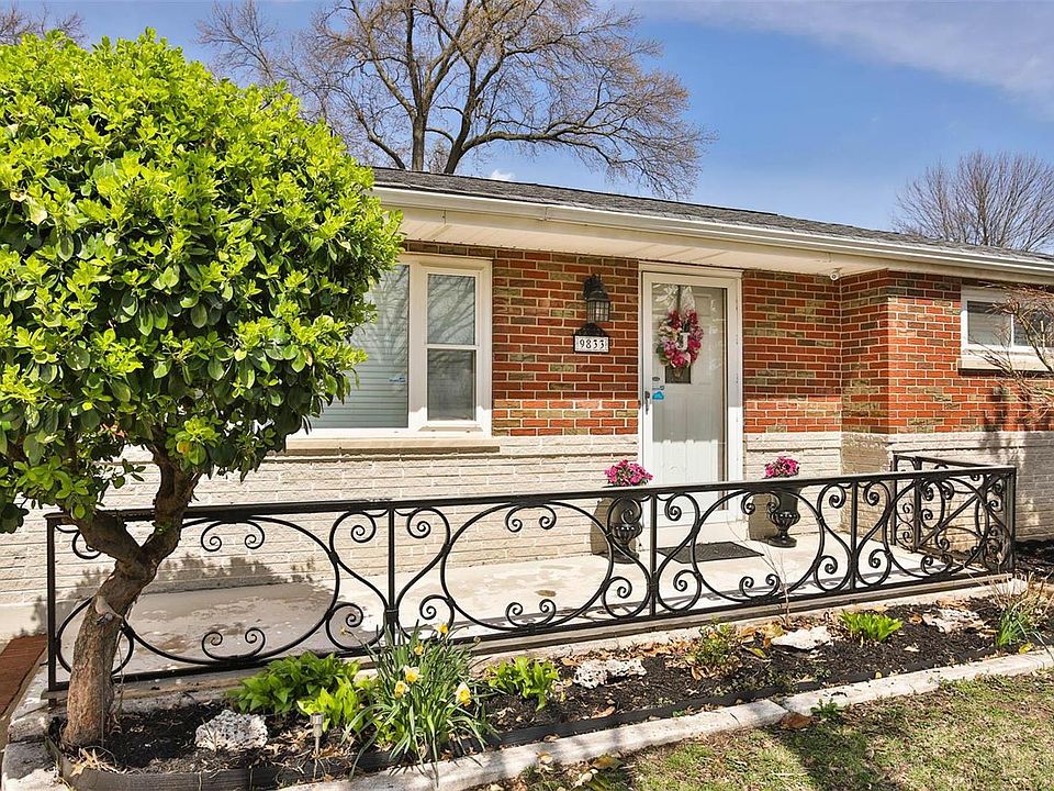 1st image of 9833 Lakeford Ln