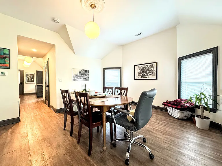 1040 W Roscoe St #3 — Photo 6