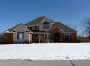10607 Erie Dr, Crown Point, IN 46307
