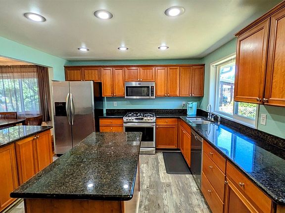 4th image of 14611 Meadows Court E