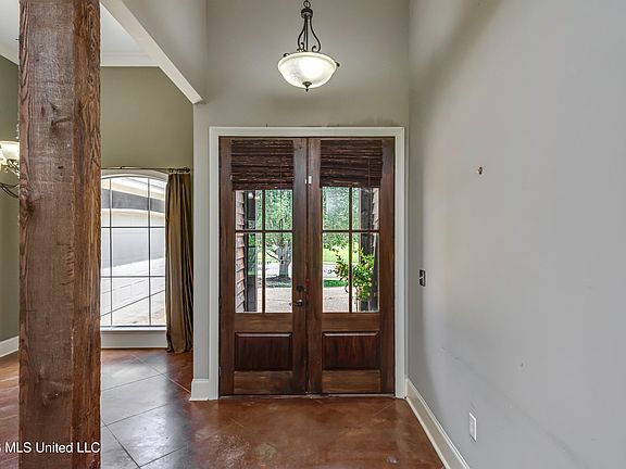 4th image of 621 Huntington Dr