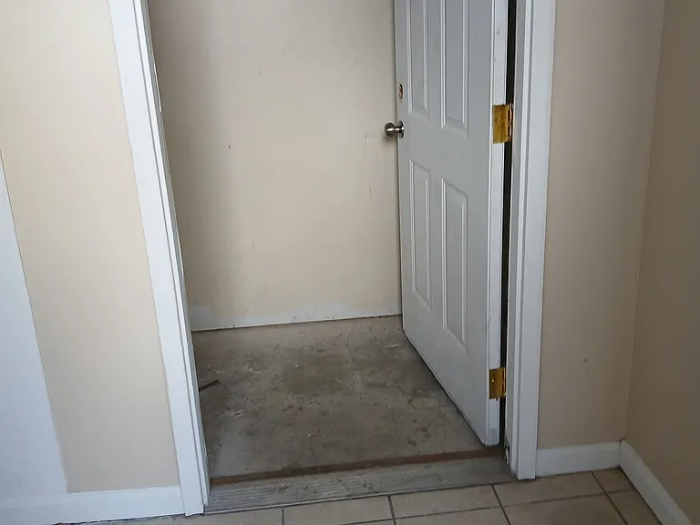 711C S Poplar St — Photo 1