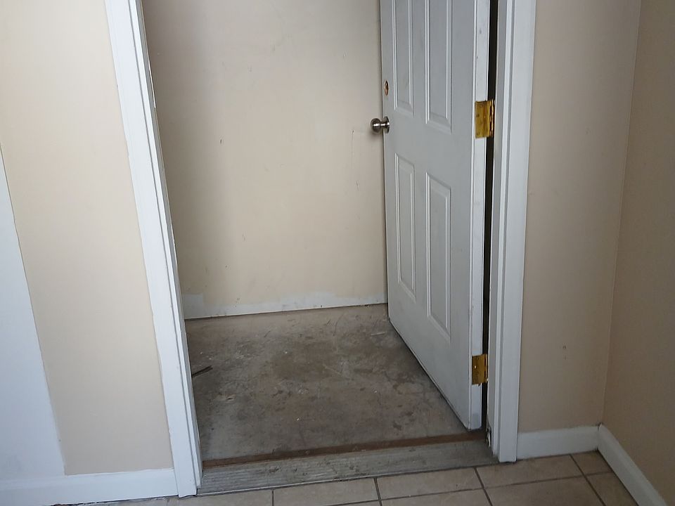 1st image of 711C S Poplar St