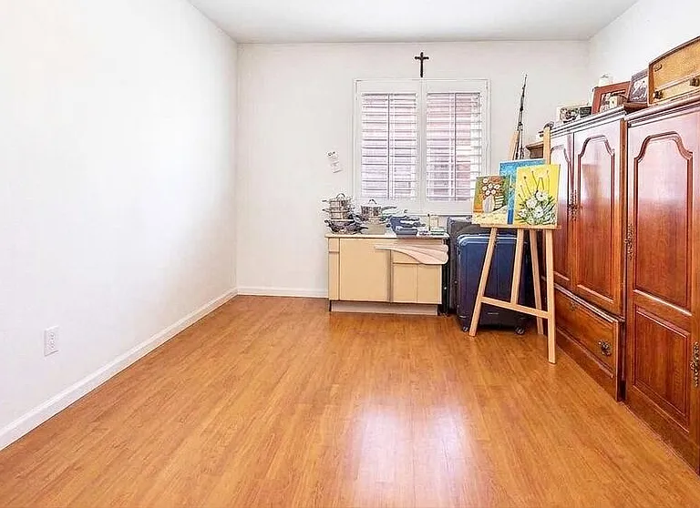 1231 S Harvard Blvd — Photo 6