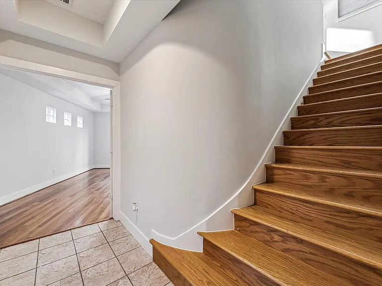 9710 Riddlewood Ln — Photo 24