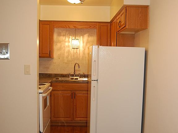 3rd image of 210 Circle Ave APT 200