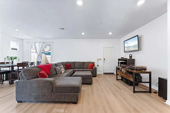 16 Ivey Ln — Photo 7
