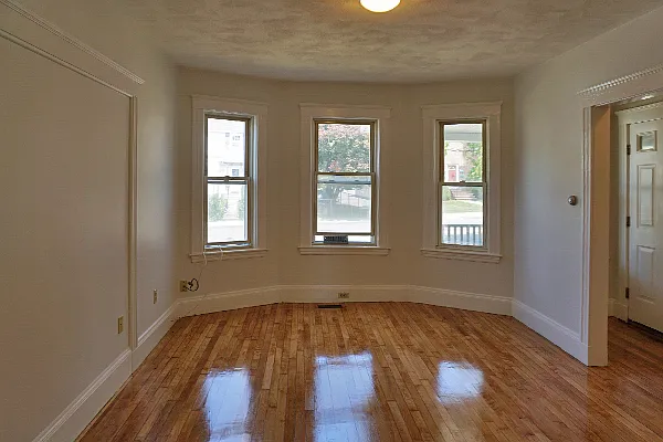 Building Photo - 381 Crescent St #1