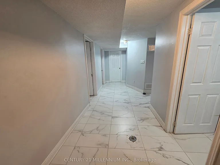 23 Malcolm Cres — Photo 9