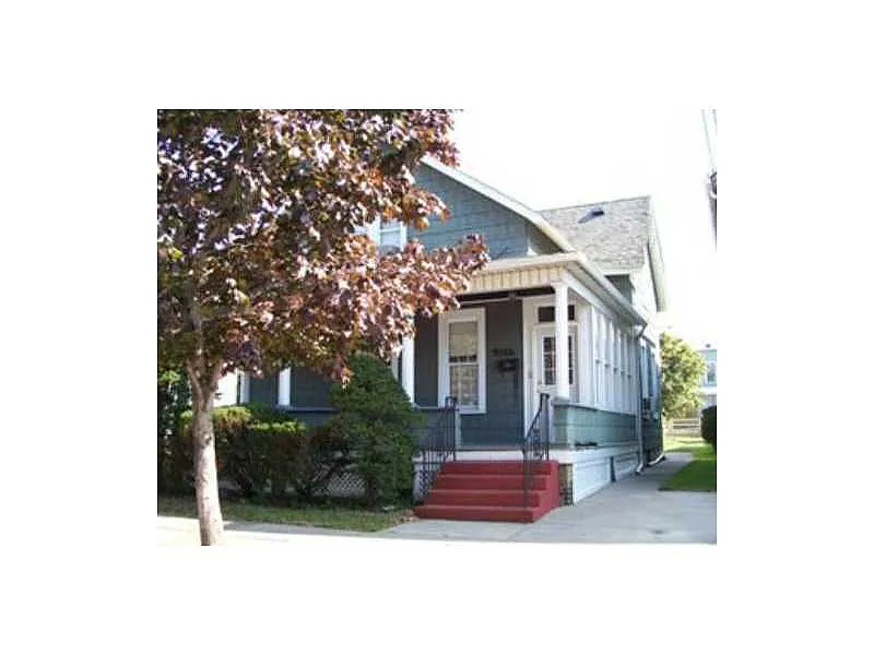 729 E 12th St photo 1