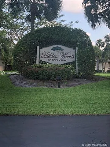 Hidden Woods condo's in beautiful Deer Creek Country Club