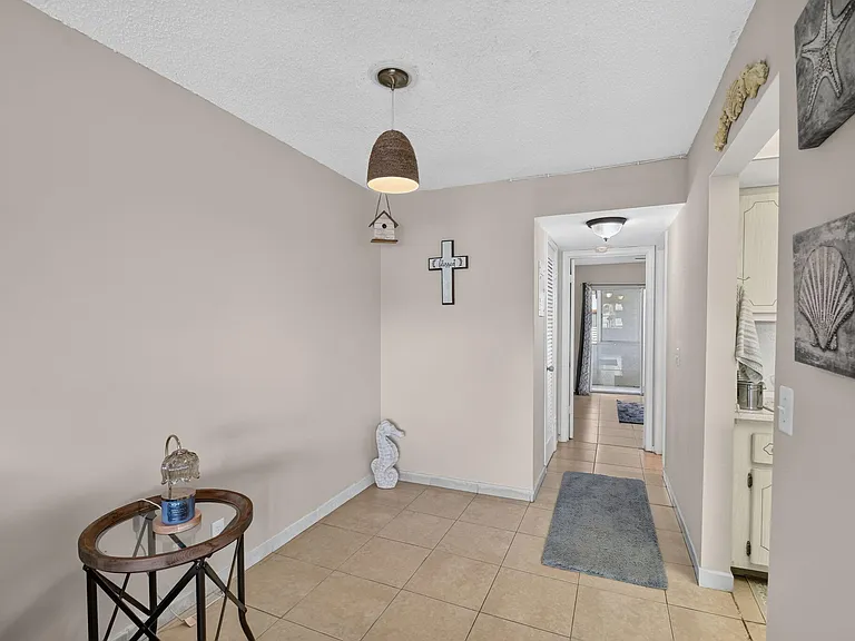 16 Sussex A — Photo 11