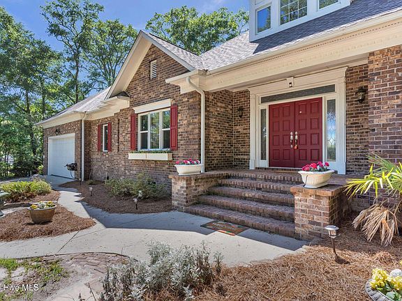 3rd image of 524 Admirals Court SE