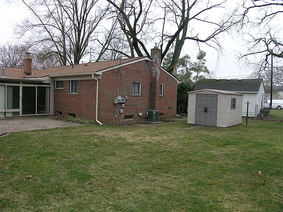 5th image of 42360 Brentwood Dr
