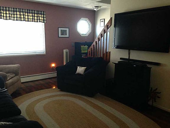 2nd image of 62 Sunflower Cir