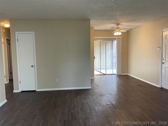 4th image of 3230 S Lakewood Ave
