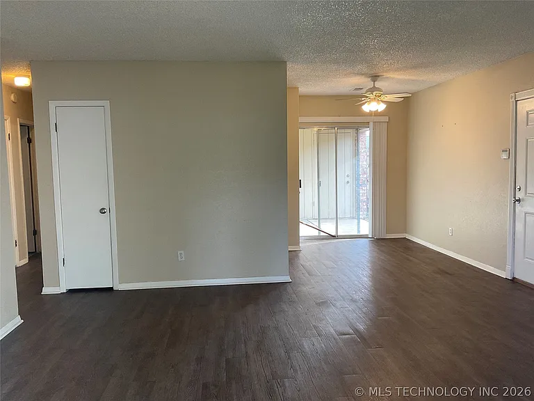 3230 S Lakewood Ave — Photo 4