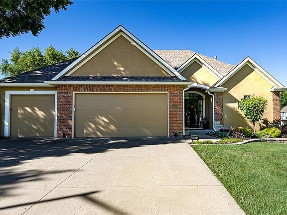 2nd image of 9009 NE 95th St