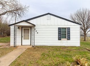 709 E 1st St, Burkburnett, TX 76354