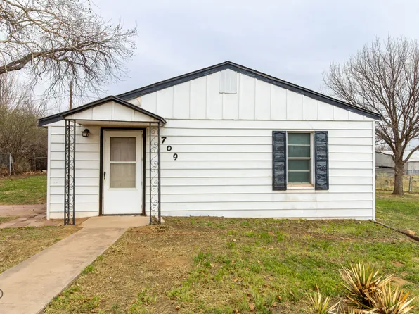 709 E 1st St, Burkburnett, TX 76354