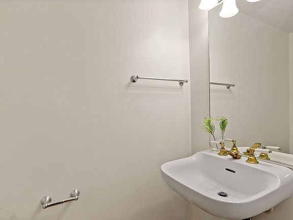 5th image of 1200 23rd St NW #901