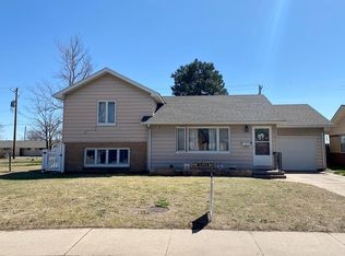 5229 Ridgeway Dr, Great Bend, KS 67530