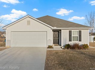595 Rockway Dr, Linden, MI 48451