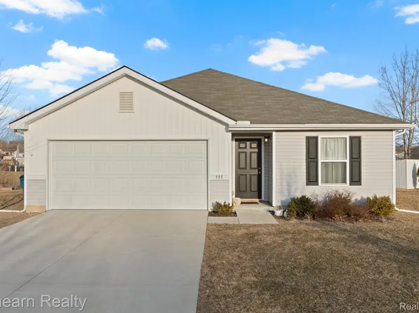 595 Rockway Dr, Linden, MI 48451