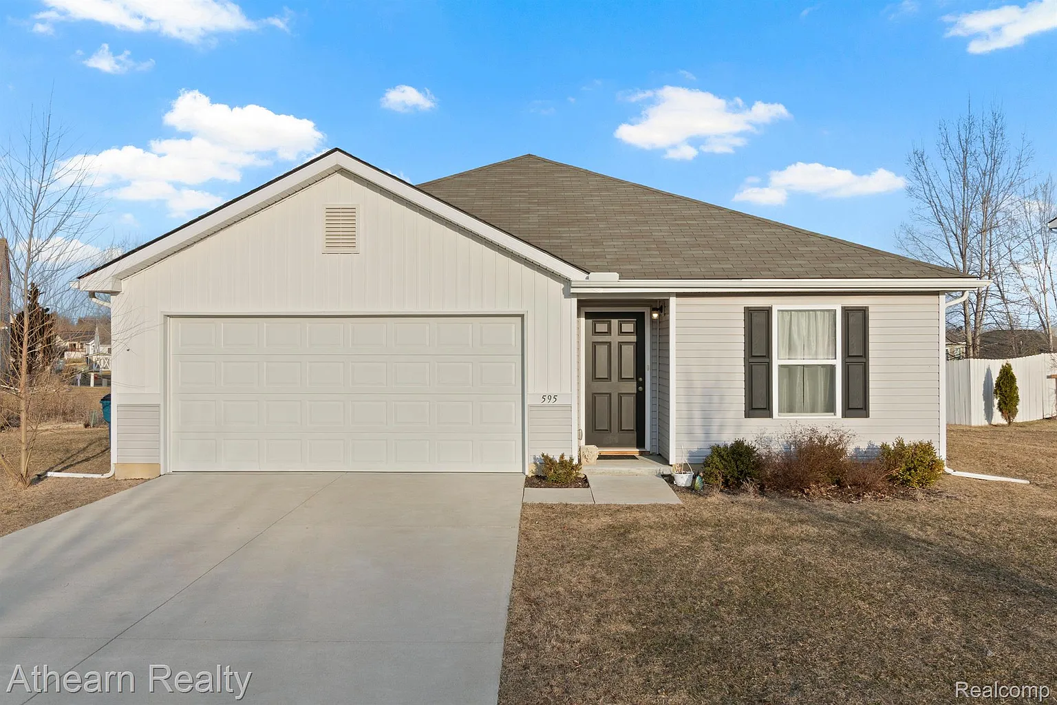 595 Rockway Dr photo 1