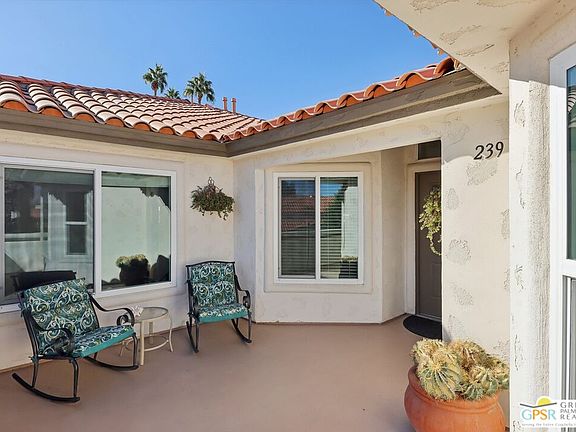4th image of 239 E Vista Royale Cir