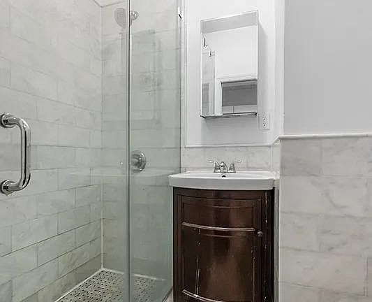 4th image of 164 Ludlow St APT 8