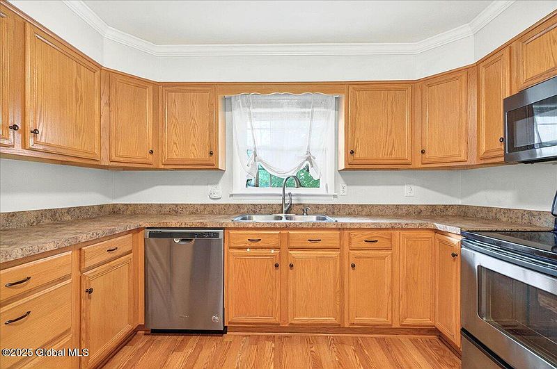 5th image of 106 Hackett Boulevard