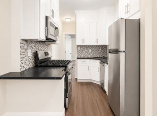 22-36 41st St #1L, Astoria, NY 11105