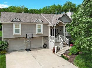 612 Bradford Ct, Raymore, MO 64083