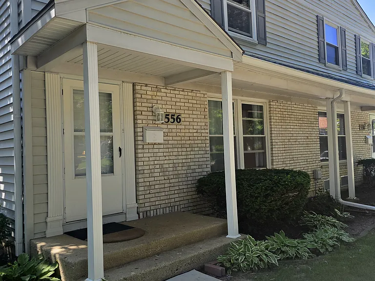 556 Manor Cir — Photo 25