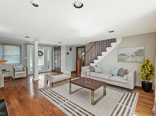 140 W Greenbrook Rd, North Caldwell, NJ 07006