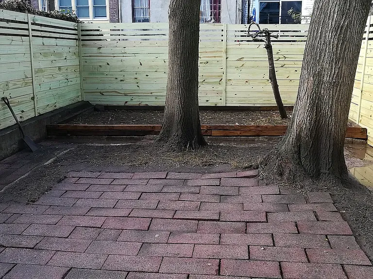 182 Carlton Ave #BASEMENT — Photo 2