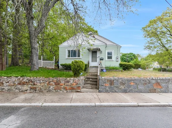 79 Birchcroft Rd, Hyde Park, MA 02136