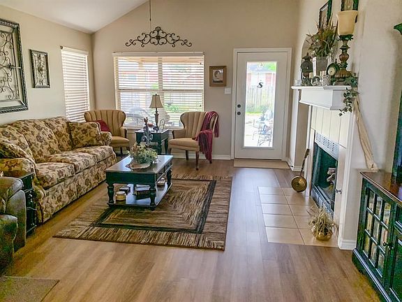 5th image of 208 Sierra Vista Ln