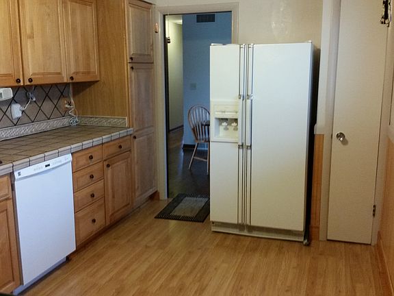 2nd image of 614 Sunny Ln