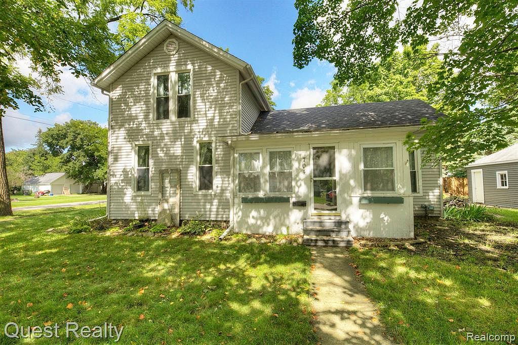 704 E Washington St, Howell, MI 48843 Zillow