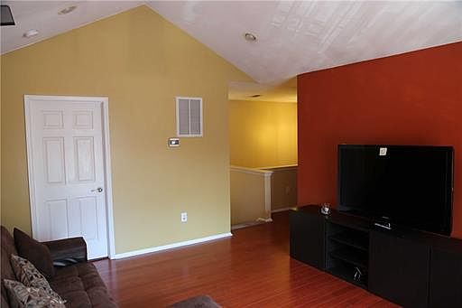 3rd image of 1008 Cypress Ln