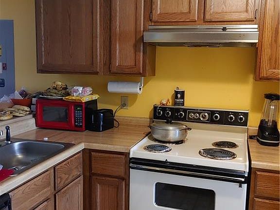 3rd image of 31 Timber Hill Ln