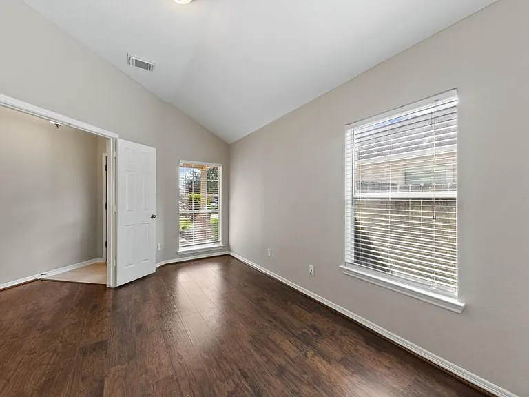 1014 Cavern Brook Ln — Photo 5