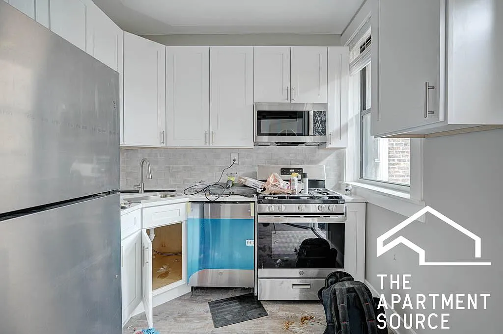 6523 N Newgard Ave — Photo 2