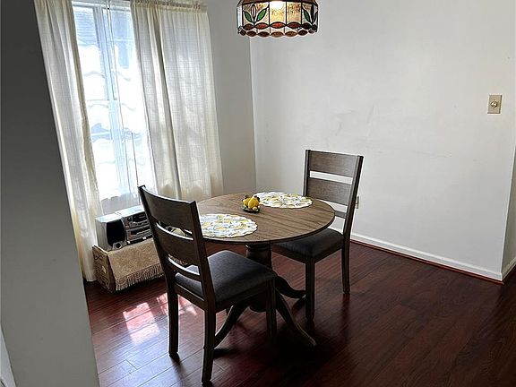 3rd image of 204 Springdale Way