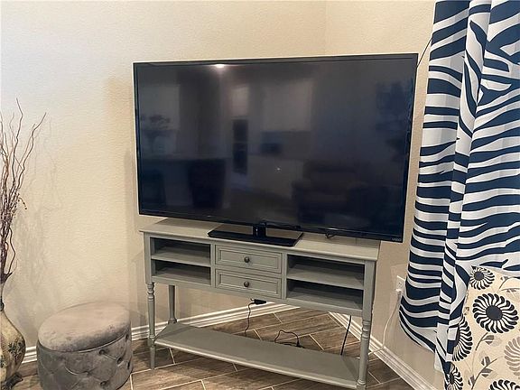 4th image of 117 Bolivar Way #101