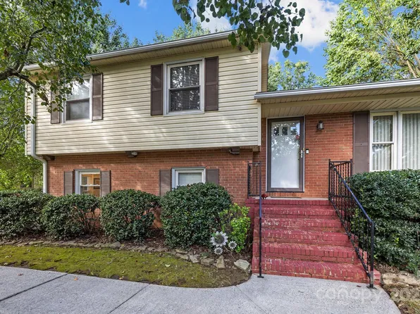 7300 Starvalley Dr, Charlotte, NC 28210
