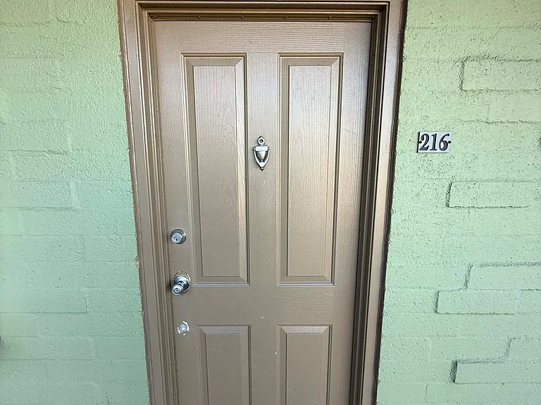 931 N Euclid Ave #216 — Photo 1